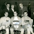 Jacques ANQUETIL – Roger RIVIERE – Ercole BALDINI Photo 17 x 23 cm, portant les signatures autographes des ces 3 grands champions cyclistes (Photo A. Roques) 250€
