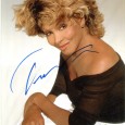 TINA TURNER Tina Turner est une des artistes les plus populaires du monde, avec des ventes dépassant les 200 millions d’albums Photo sous passe partout 24 x 30 cm portant […]
