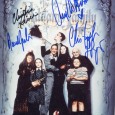 LA FAMILLE ADAMS Christopher Hart (La Chose) Christina Ricci (Mercredi Adams) Raul Julia (Gomez Adams) Angelica Huston (Morticia Adams) Photo signée par les 4 acteurs et présentées sous passe partout […]